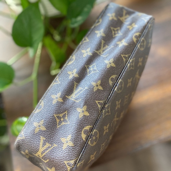Perfect size authentic vintage monogram LV toiletry bag - Picture 9 of 11